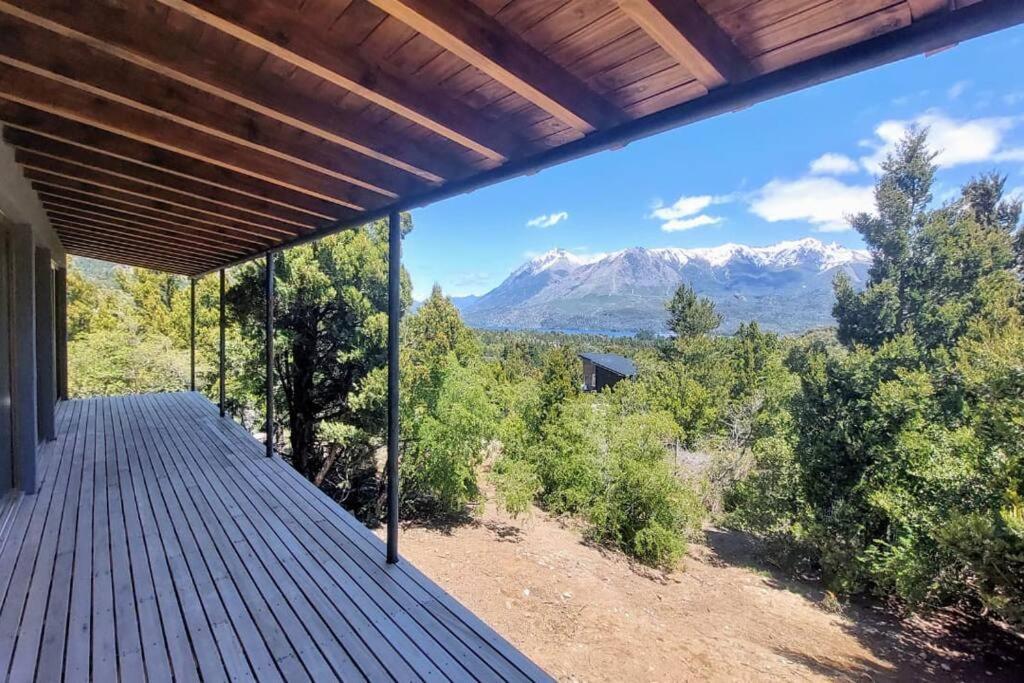 Casa Con Vista Al Lago Y Cerros